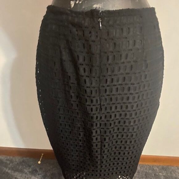 Lane Bryant Black eyelet back zip pencil skirt, size 14 - Picture 3 of 5